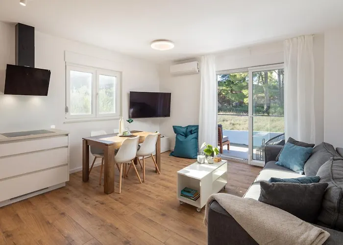Apartment With Terrace And Parking Near Beach