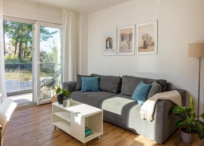 Apartment With Terrace And Parking Near Beach
