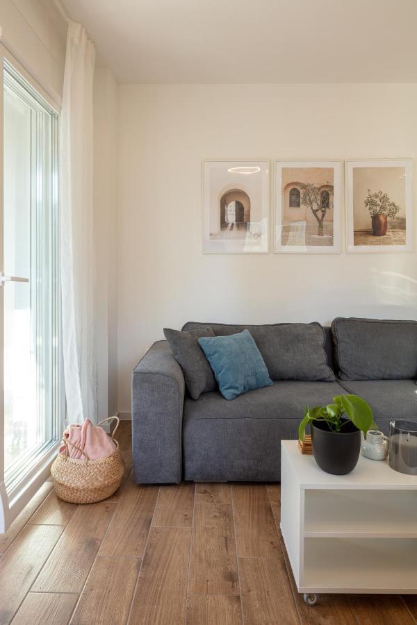 Apartment With Terrace And Parking Near *