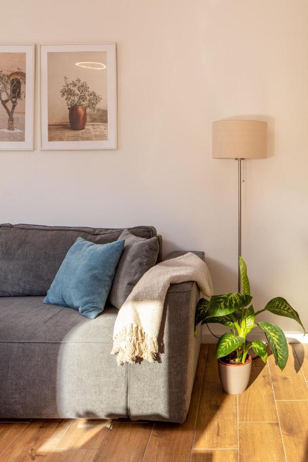 Apartment With Terrace And Parking Near *