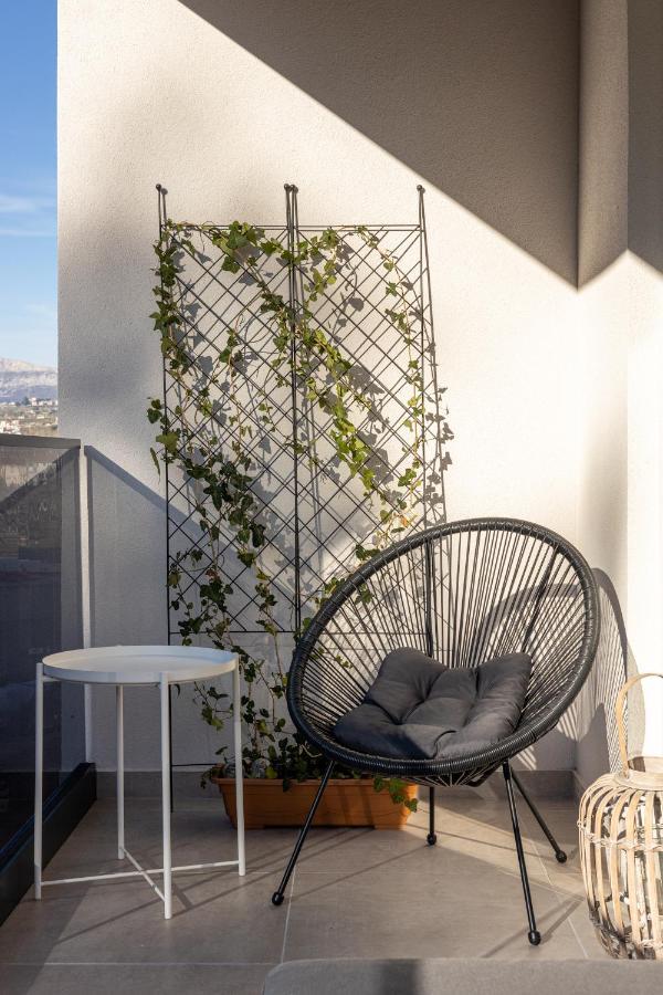 Apartment With Terrace And Parking Near Podstrana