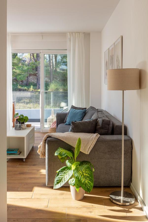 With Terrace And Parking Near Apartment Podstrana