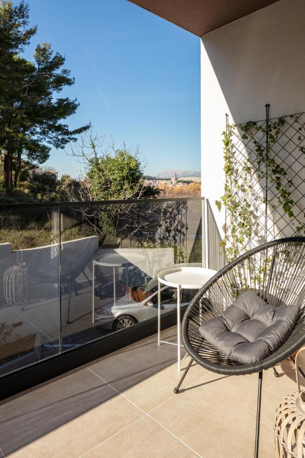 Apartment With Terrace And Parking Near Podstrana
