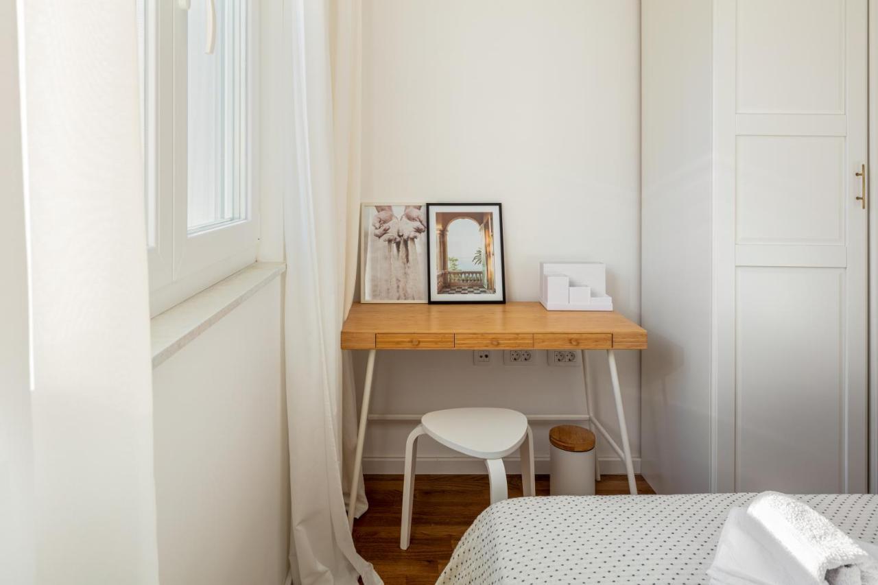 Apartment With Terrace And Parking Near Podstrana